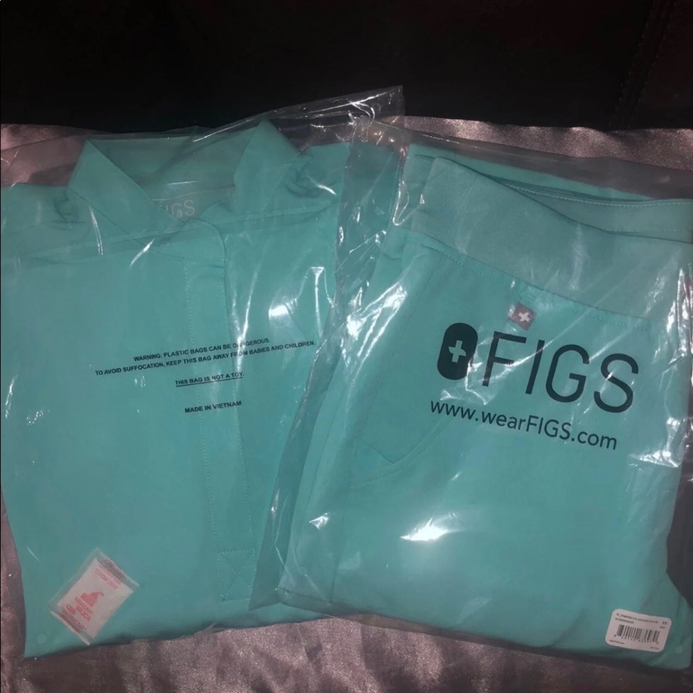 FIGS FRESH AQUA SET IN RAFAELA AND ZAMORA PANTS